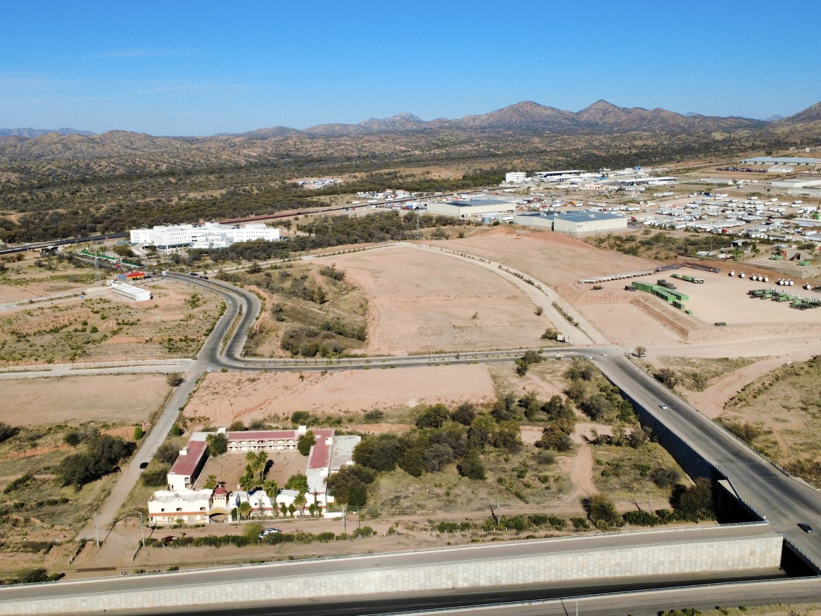 Venta de terrenos comerciales en Nogales Sonora con acceso a Carretera Internacional y cruce fronterizo - Proyecto Metro Sur